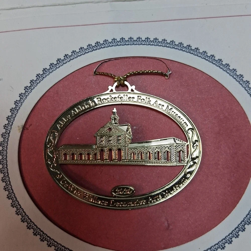 Colonial Williamsburg Ornament Unisex OS Gold Excellent 2020 Donor Museum Art